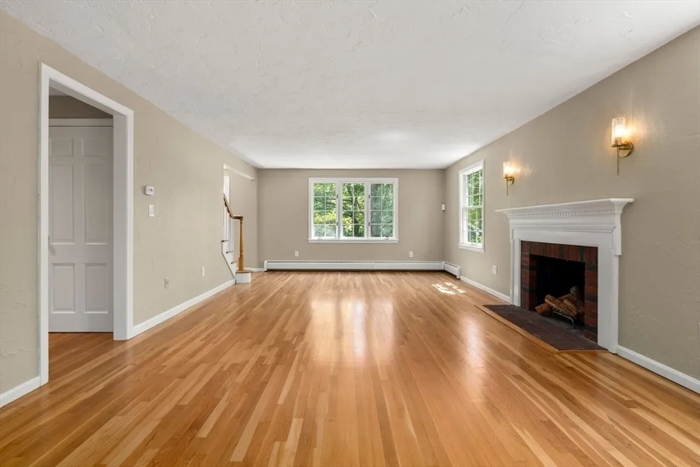 141 Westgate Rd, Wellesley Hills, MA 02481