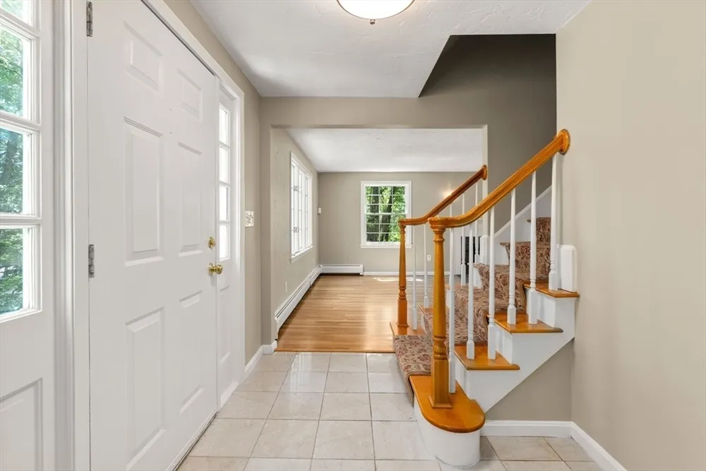141 Westgate Rd, Wellesley Hills, MA 02481