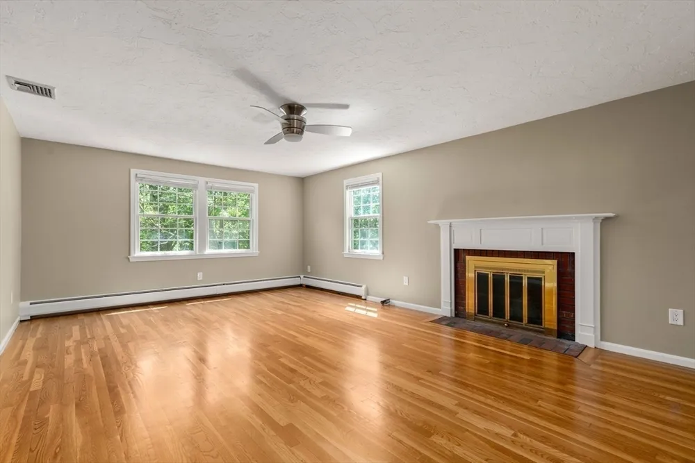 141 Westgate Rd, Wellesley Hills, MA 02481