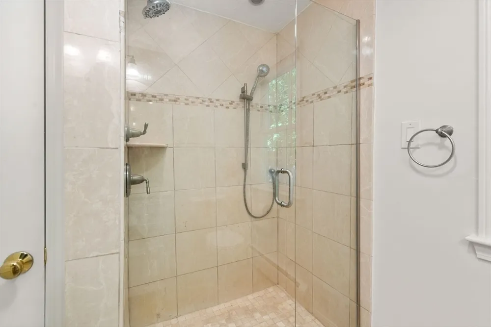 141 Westgate Rd, Wellesley Hills, MA 02481