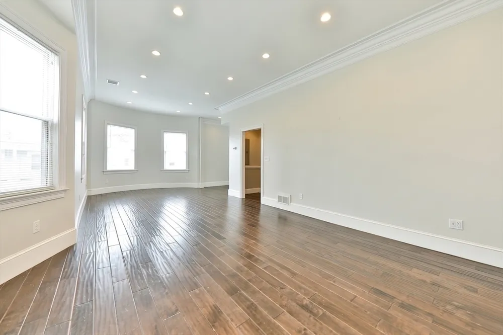 9 Bellflower St, Boston, MA 02125