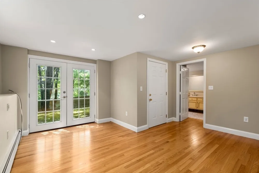 141 Westgate Rd, Wellesley Hills, MA 02481