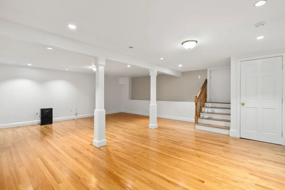 141 Westgate Rd, Wellesley Hills, MA 02481