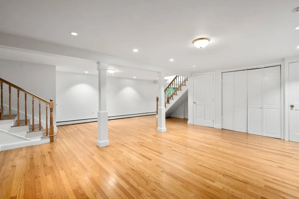 141 Westgate Rd, Wellesley Hills, MA 02481
