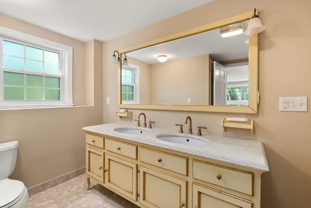 141 Westgate Rd, Wellesley Hills, MA 02481