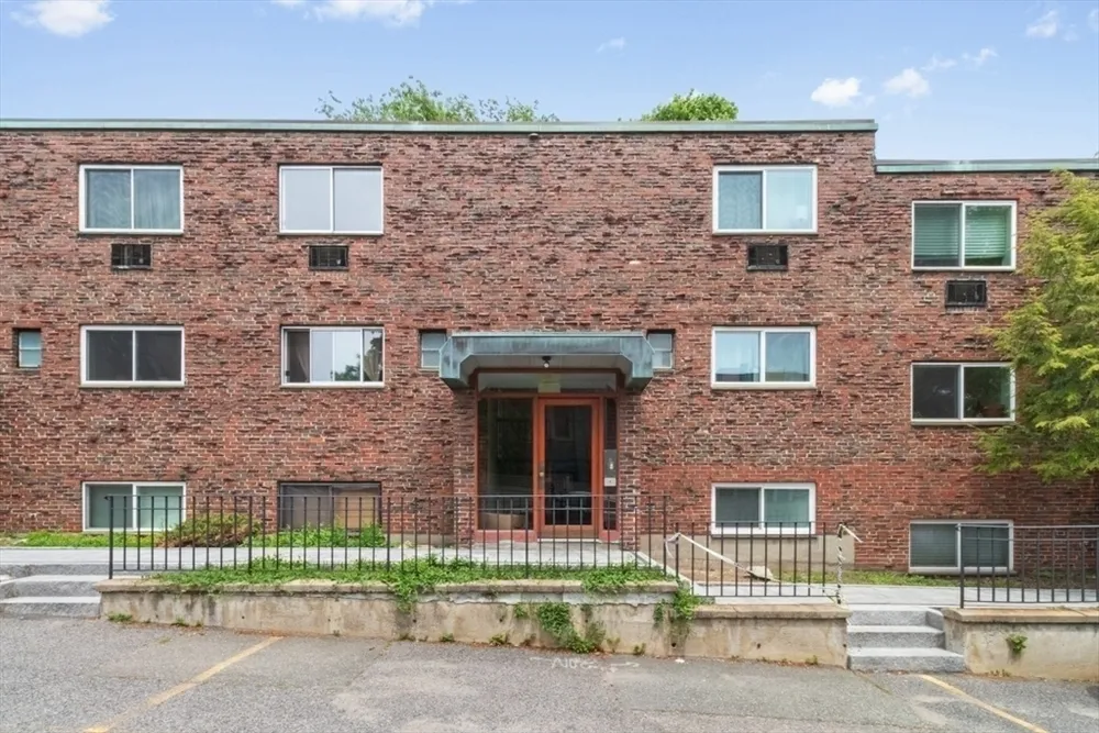 59 Saint Paul St, Brookline, MA 02446