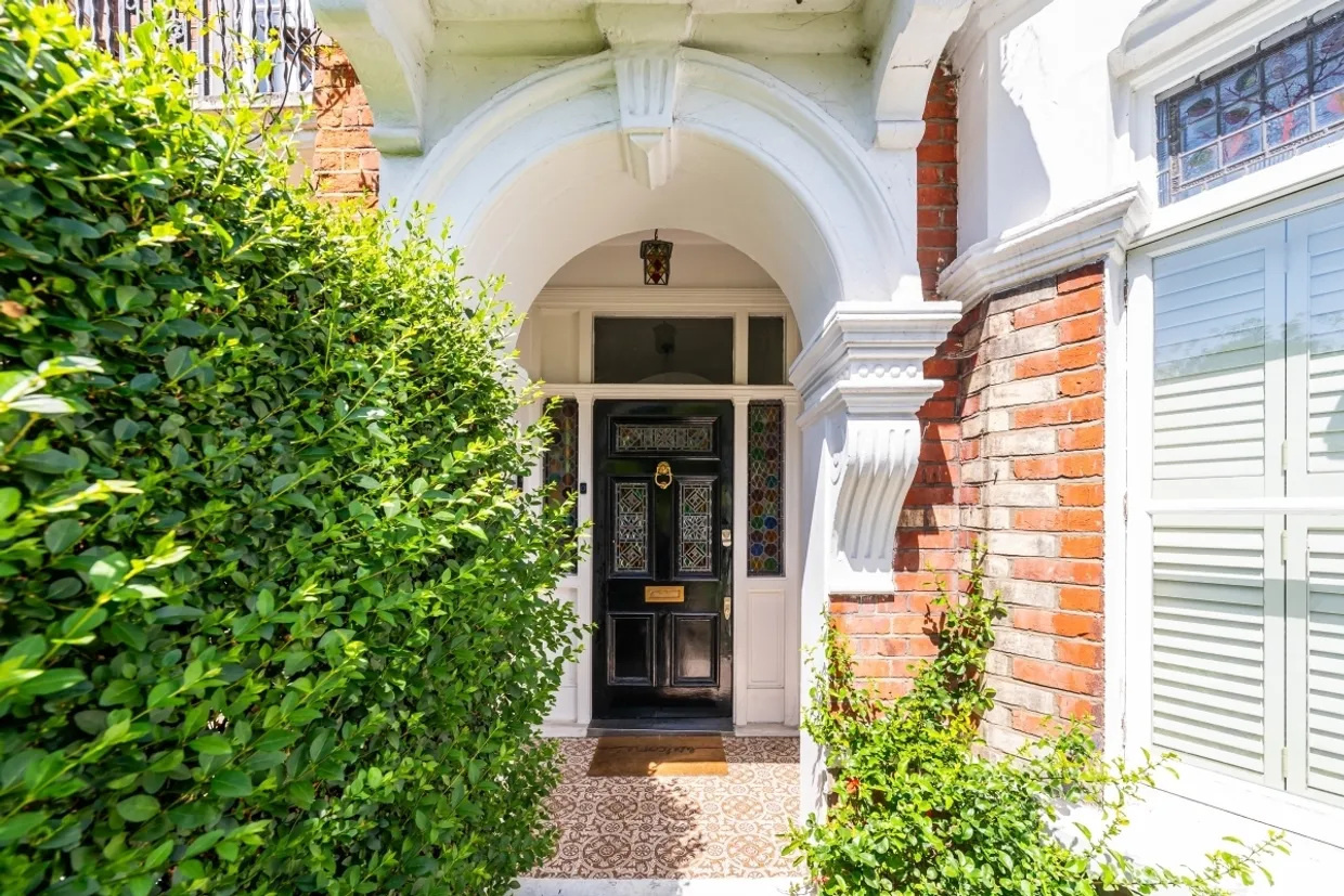 Clapham Common North Side, SW4 photo 2