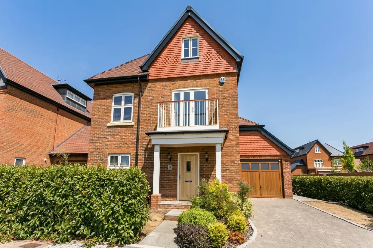 Rutland Close Taplow SL6 photo 2