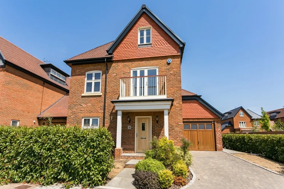 Rutland Close Taplow SL6 photo 2