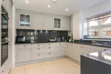 Rutland Close Taplow SL6 photo 3
