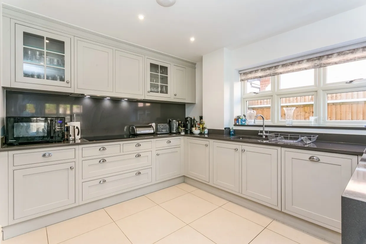 Rutland Close Taplow SL6 photo 8