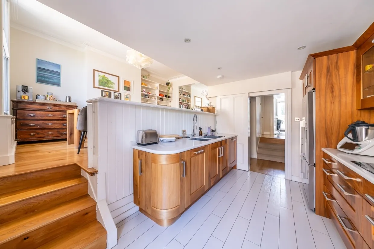 Clapham Common North Side, SW4 photo 8