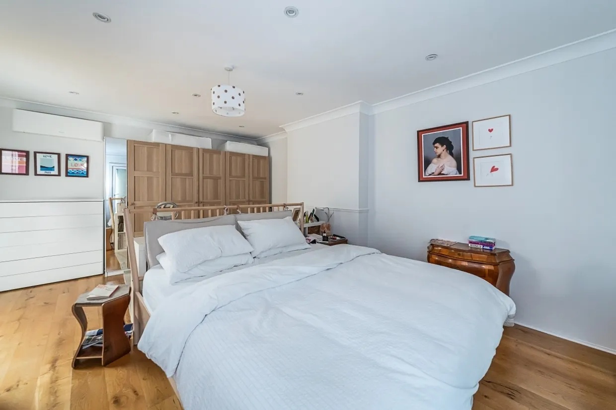 Clapham Common North Side, SW4 photo 13