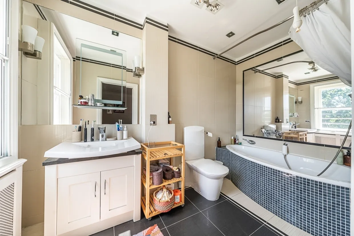 Clapham Common North Side, SW4 photo 14