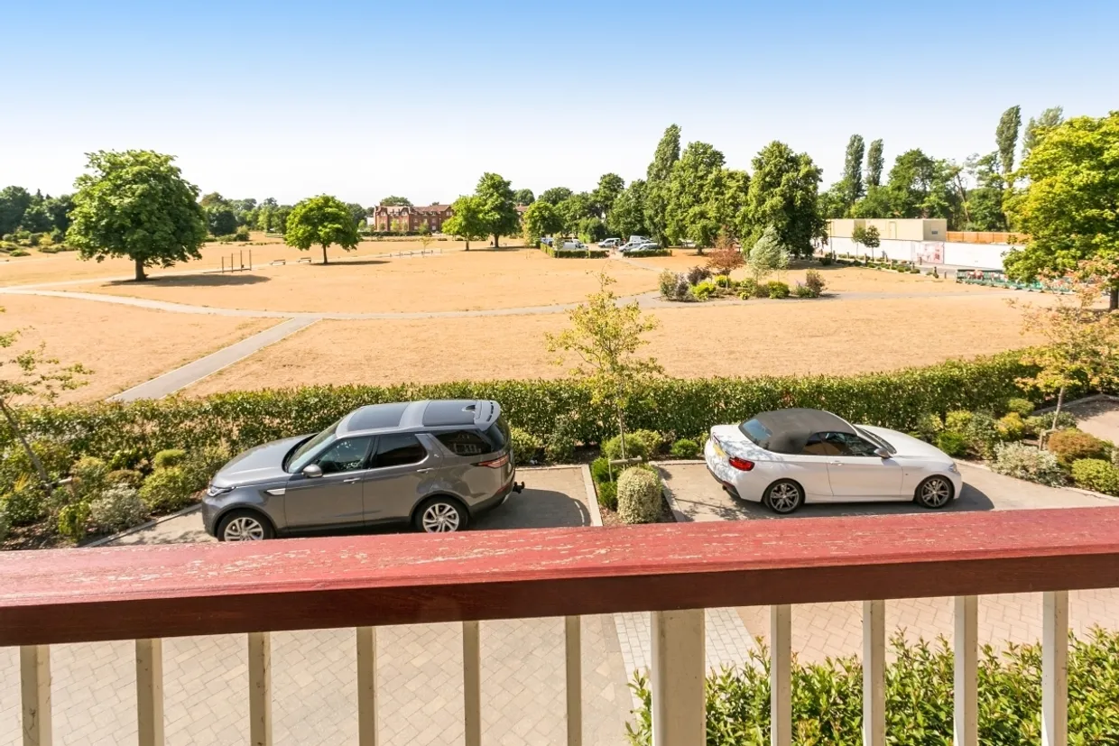 Rutland Close Taplow SL6 photo 16
