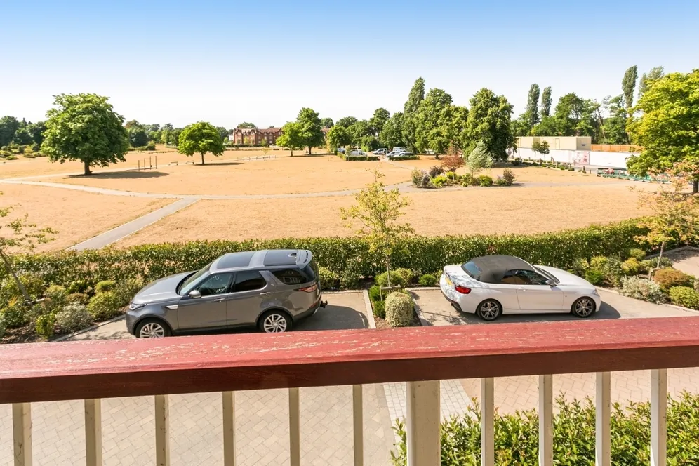 Rutland Close Taplow SL6 photo 16