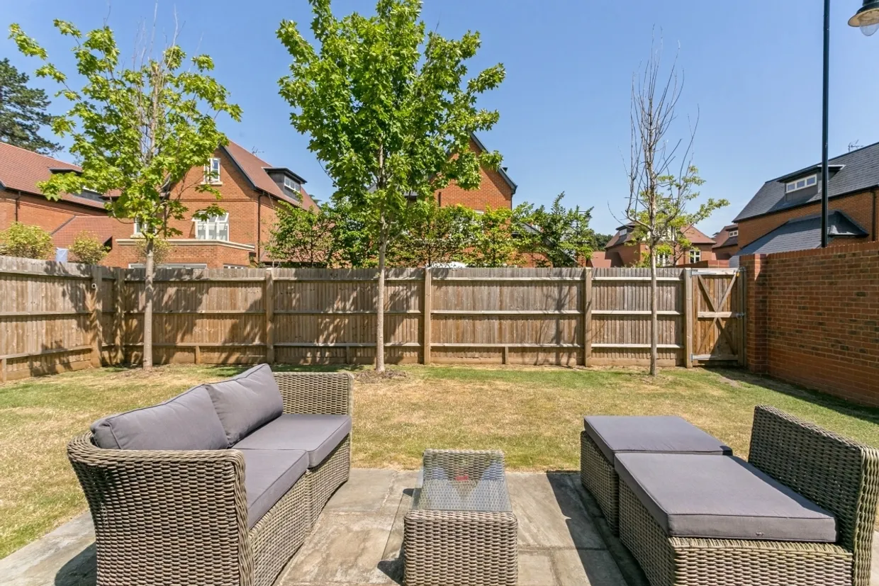 Rutland Close Taplow SL6 photo 18