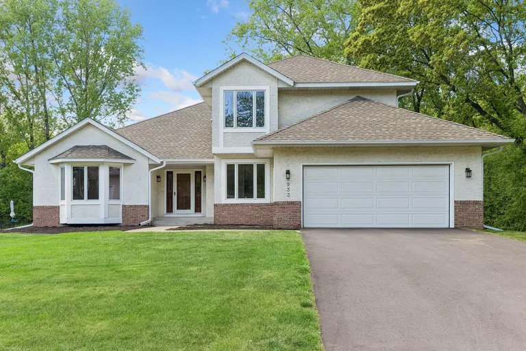 1933 Charlton St, West Saint Paul, MN 55118