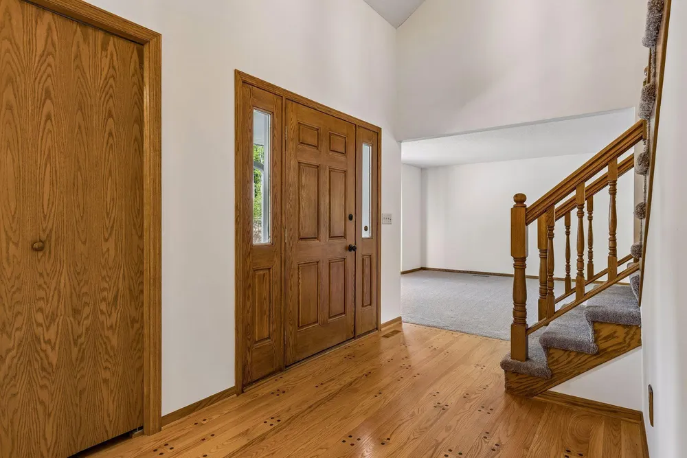 1933 Charlton St, West Saint Paul, MN 55118