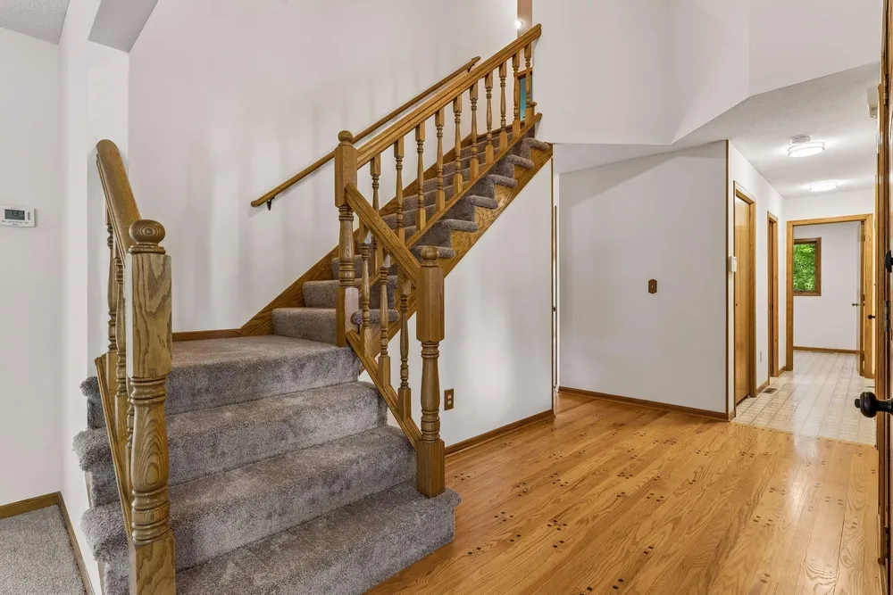 1933 Charlton St, West Saint Paul, MN 55118