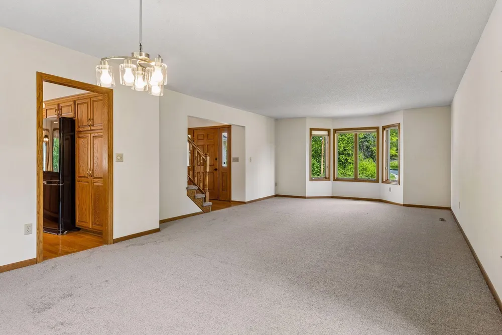 1933 Charlton St, West Saint Paul, MN 55118
