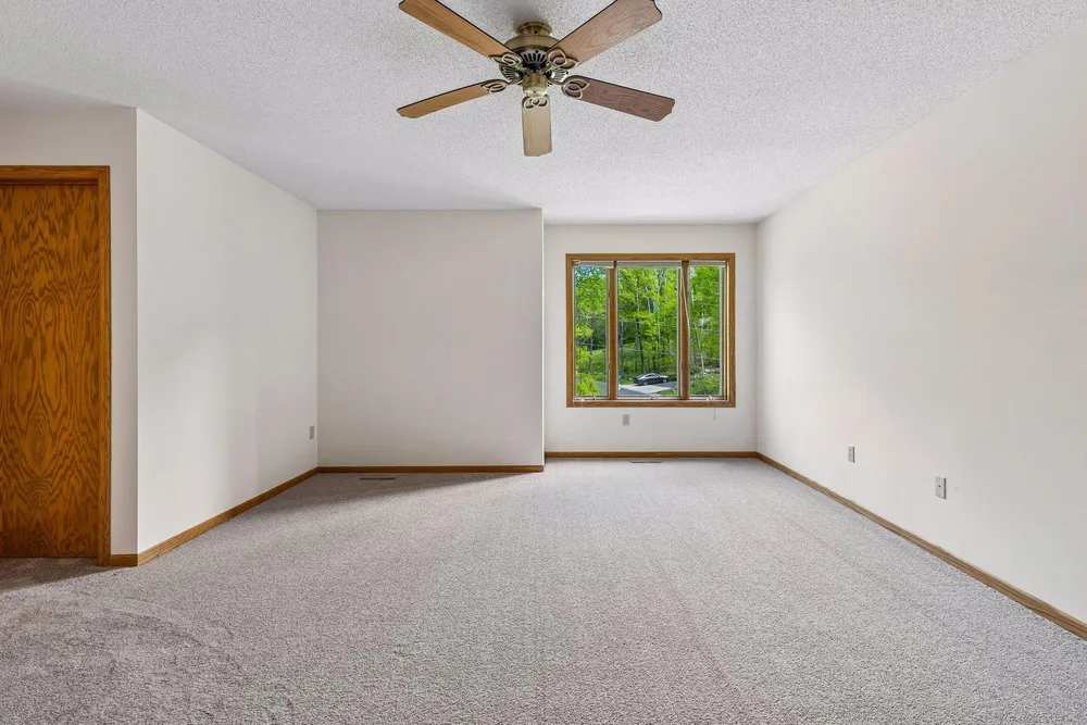 1933 Charlton St, West Saint Paul, MN 55118