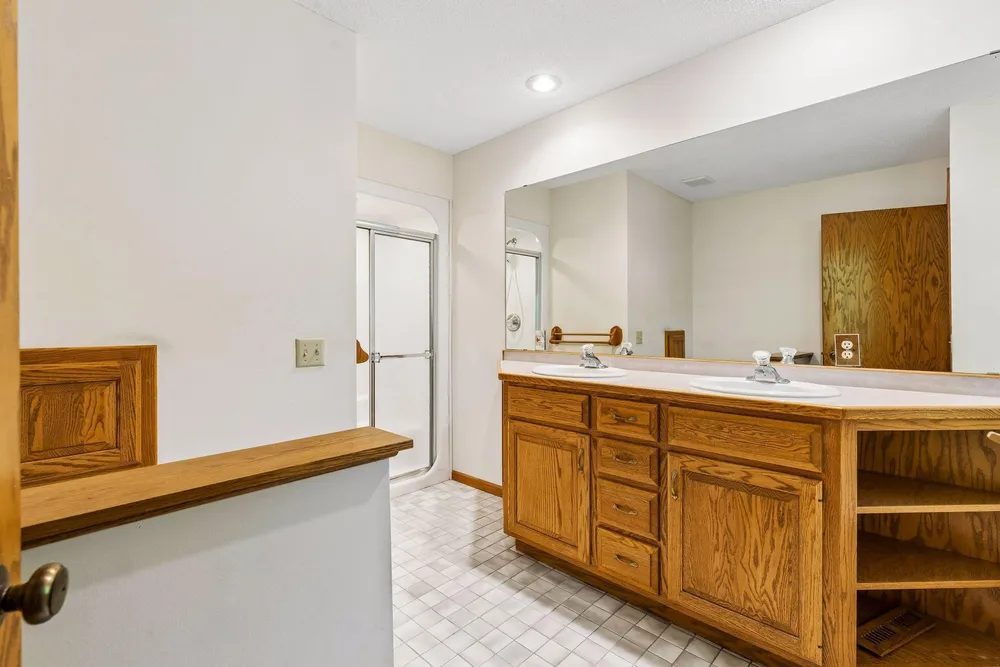 1933 Charlton St, West Saint Paul, MN 55118