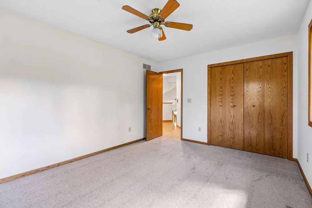 1933 Charlton St, West Saint Paul, MN 55118