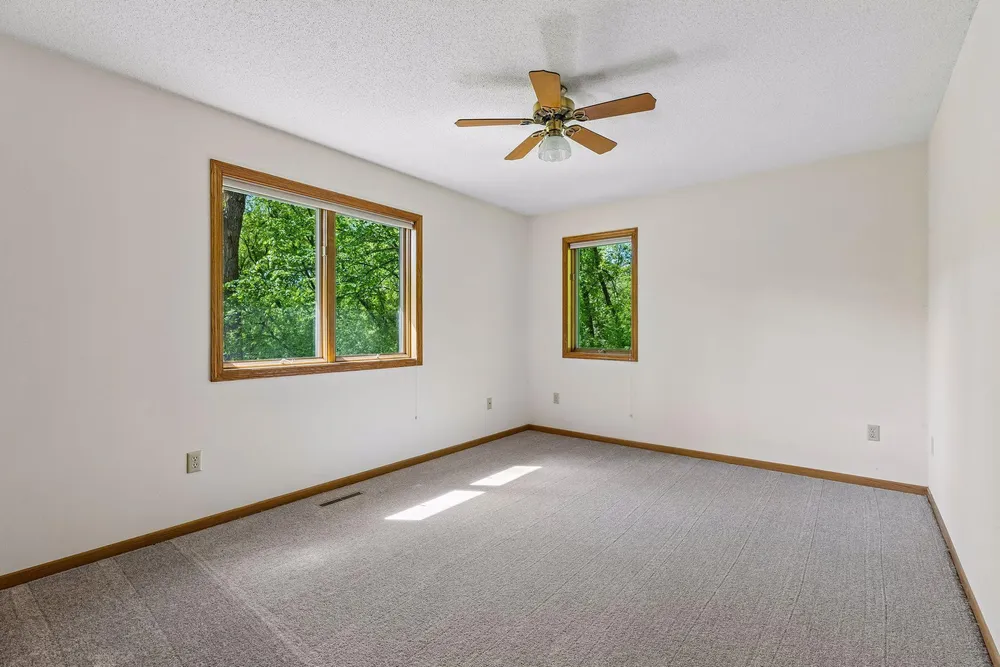 1933 Charlton St, West Saint Paul, MN 55118