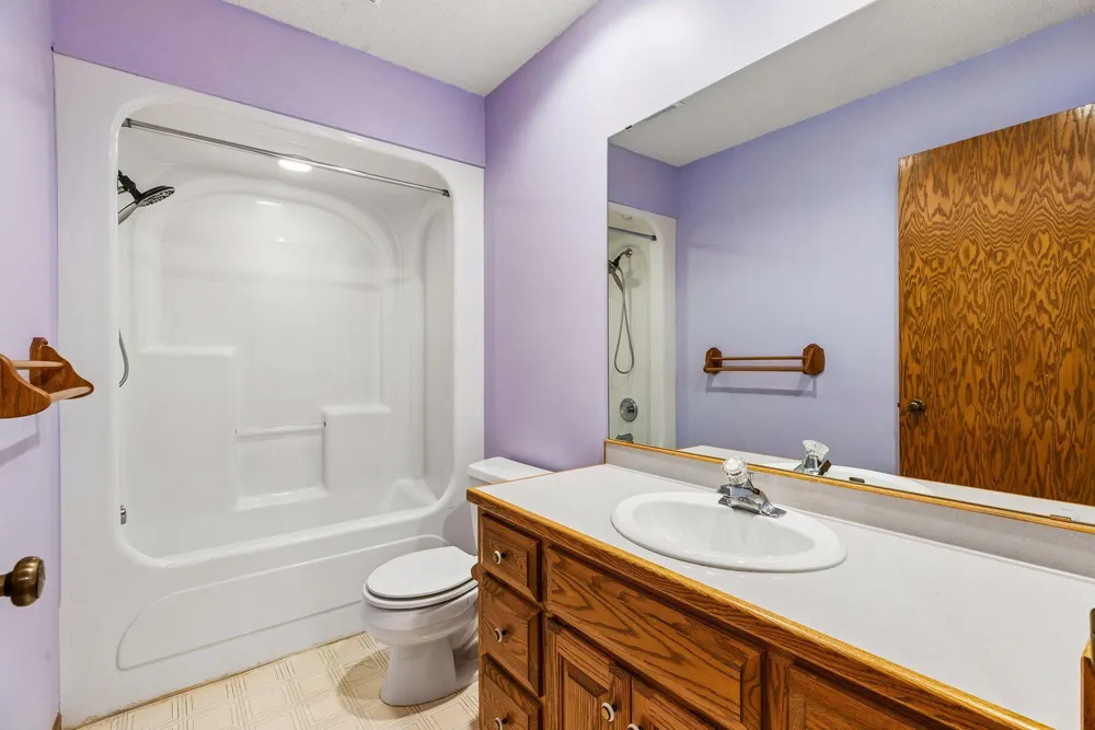 1933 Charlton St, West Saint Paul, MN 55118