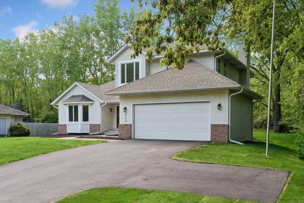 1933 Charlton St, West Saint Paul, MN 55118