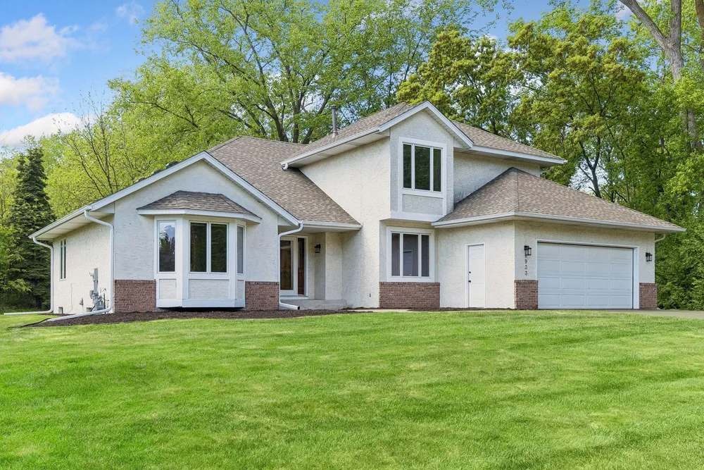 1933 Charlton St, West Saint Paul, MN 55118