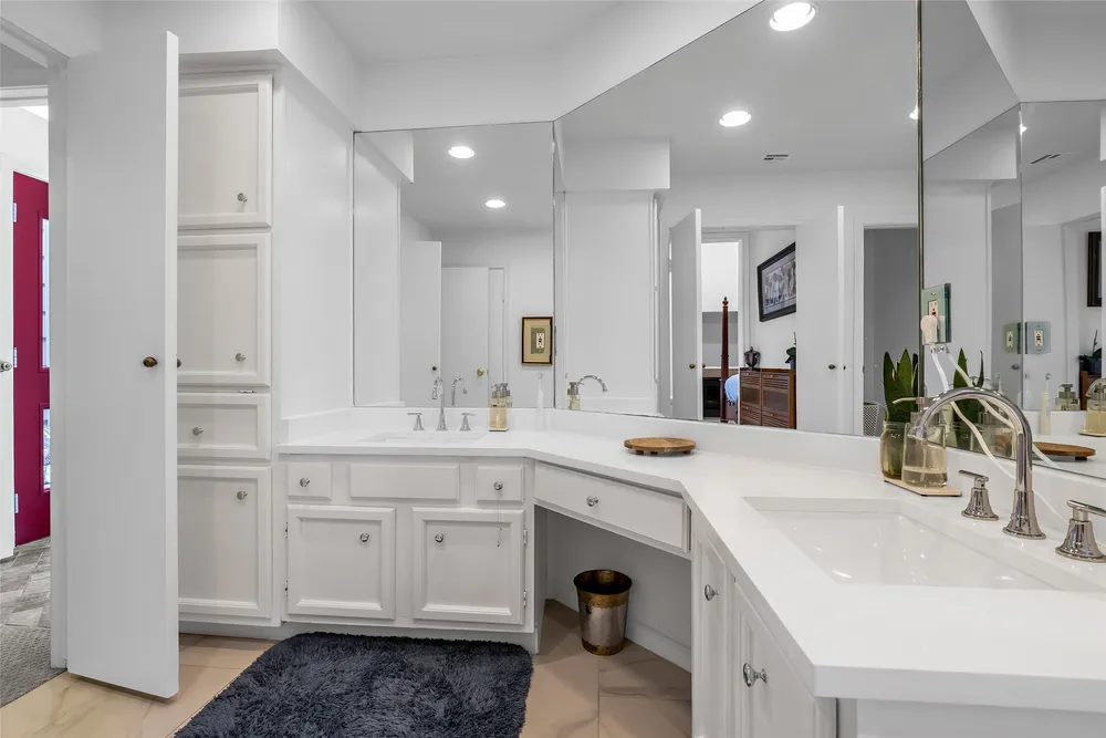 208 Sugarberry Circle, Houston, TX 77024