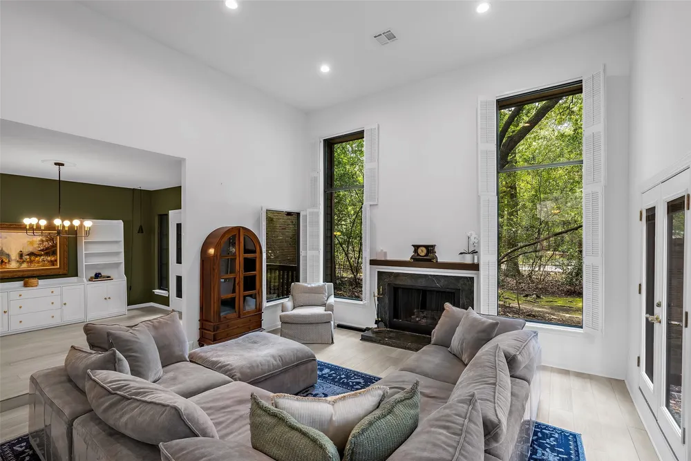 208 Sugarberry Circle, Houston, TX 77024