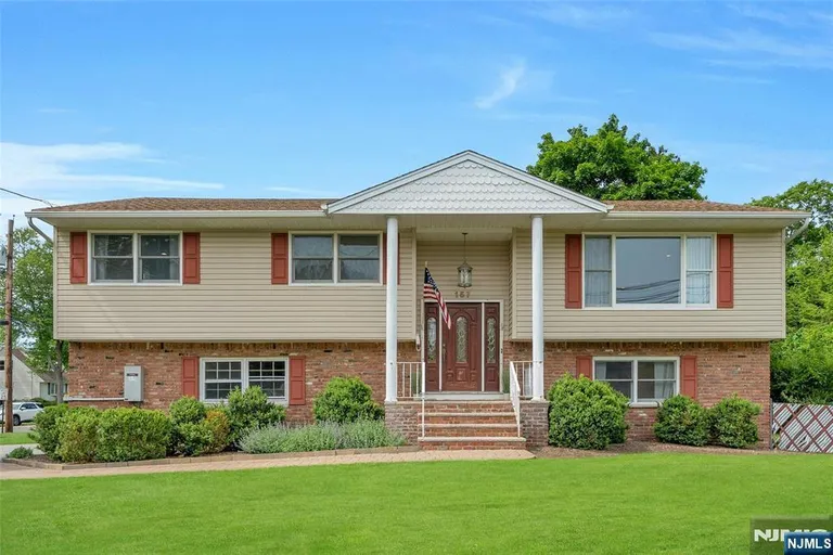 157 Harriot Ave, Harrington Park, NJ 07640