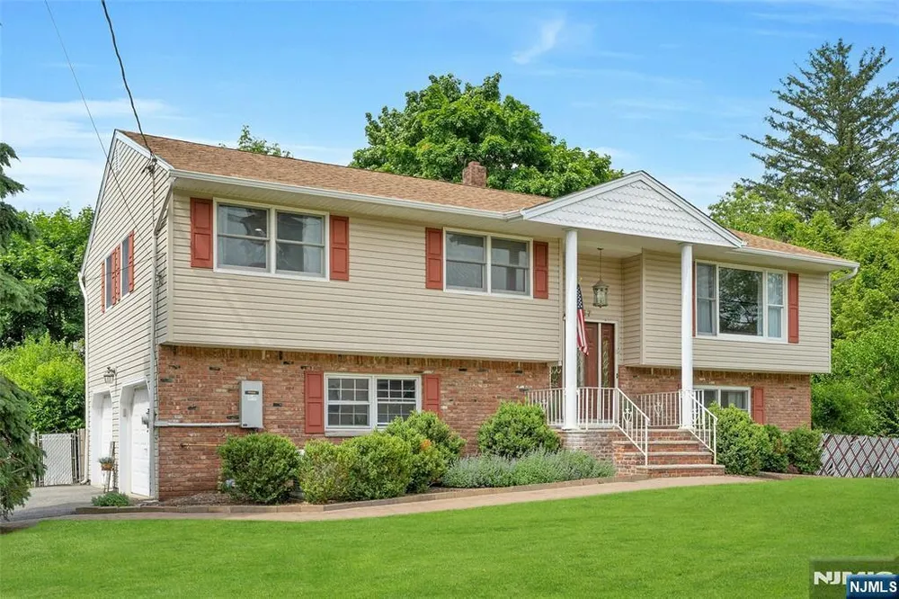 157 Harriot Ave, Harrington Park, NJ 07640