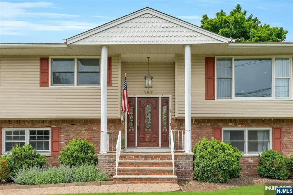 157 Harriot Ave, Harrington Park, NJ 07640