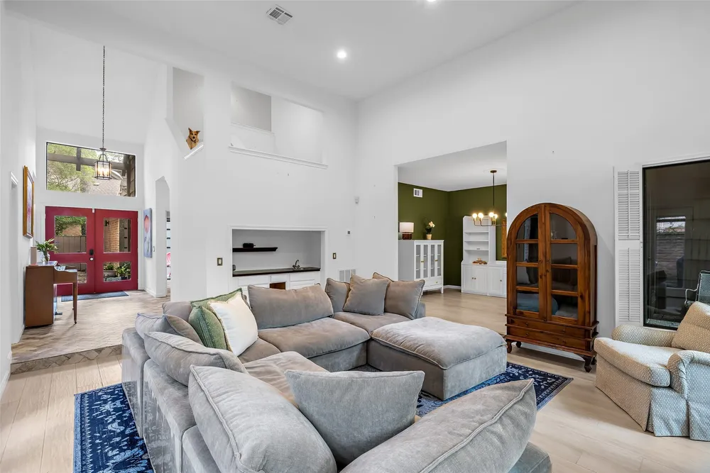 208 Sugarberry Circle, Houston, TX 77024