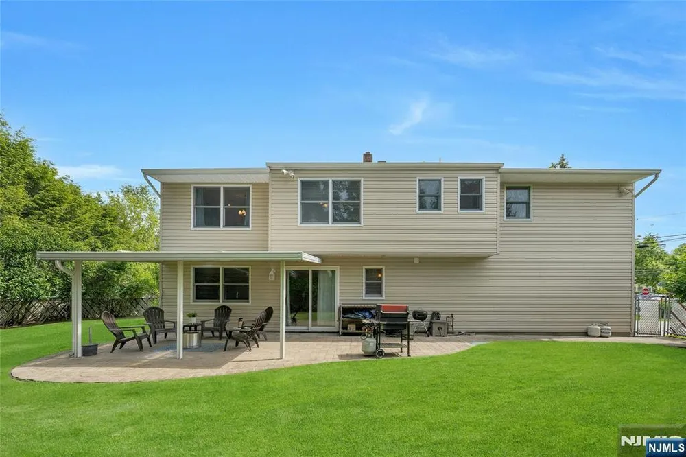 157 Harriot Ave, Harrington Park, NJ 07640