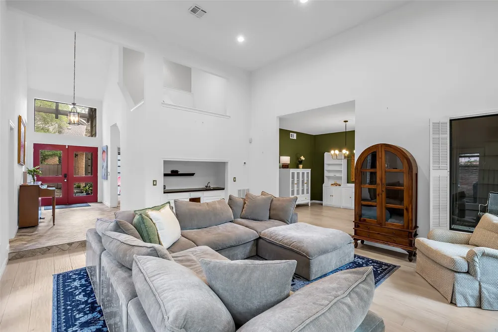 208 Sugarberry Circle, Houston, TX 77024