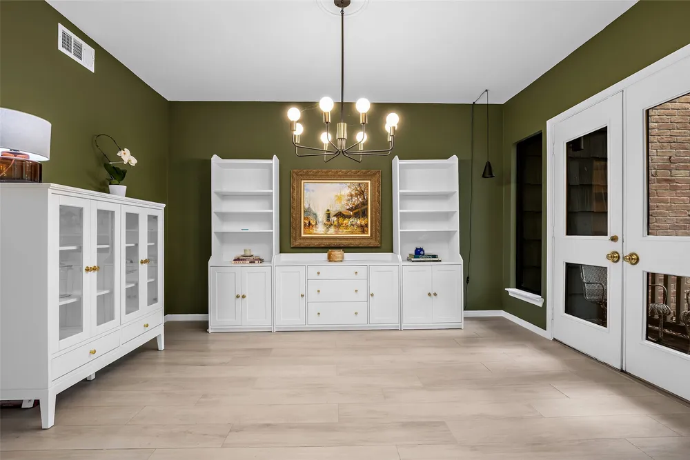 208 Sugarberry Circle, Houston, TX 77024
