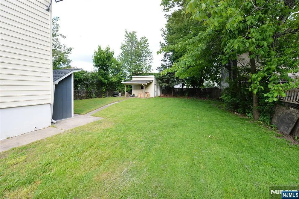 6 May St, Wallington, NJ 07057