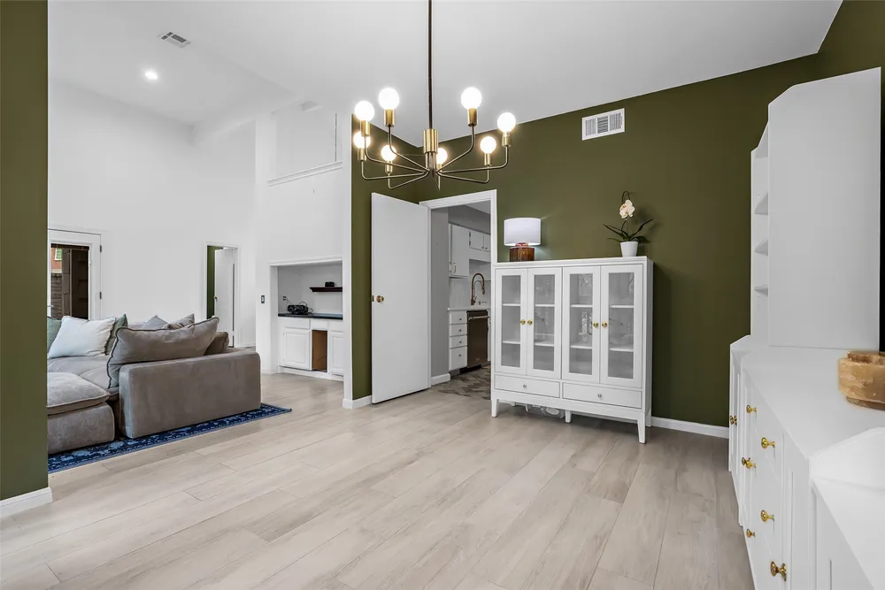 208 Sugarberry Circle, Houston, TX 77024