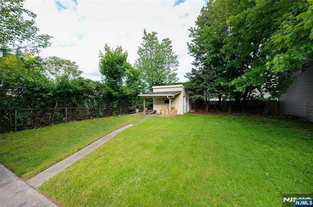 6 May St, Wallington, NJ 07057
