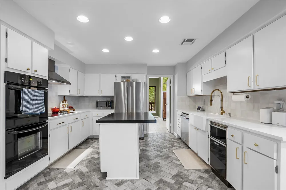 208 Sugarberry Circle, Houston, TX 77024