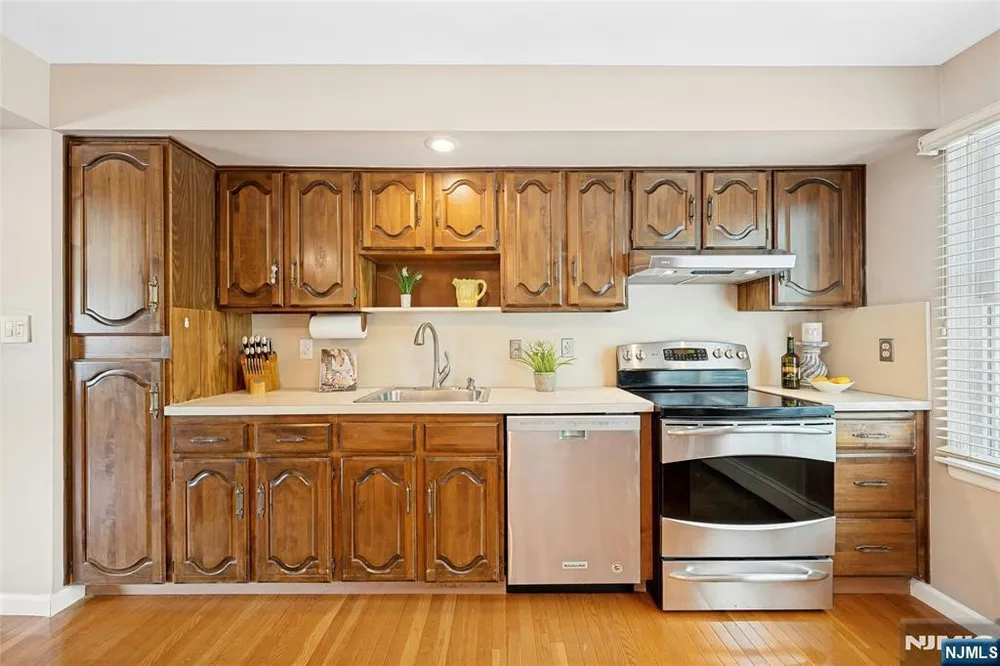 157 Harriot Ave, Harrington Park, NJ 07640