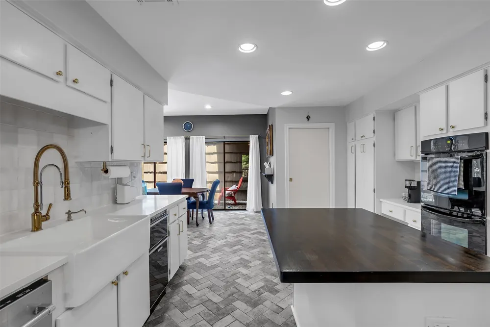 208 Sugarberry Circle, Houston, TX 77024