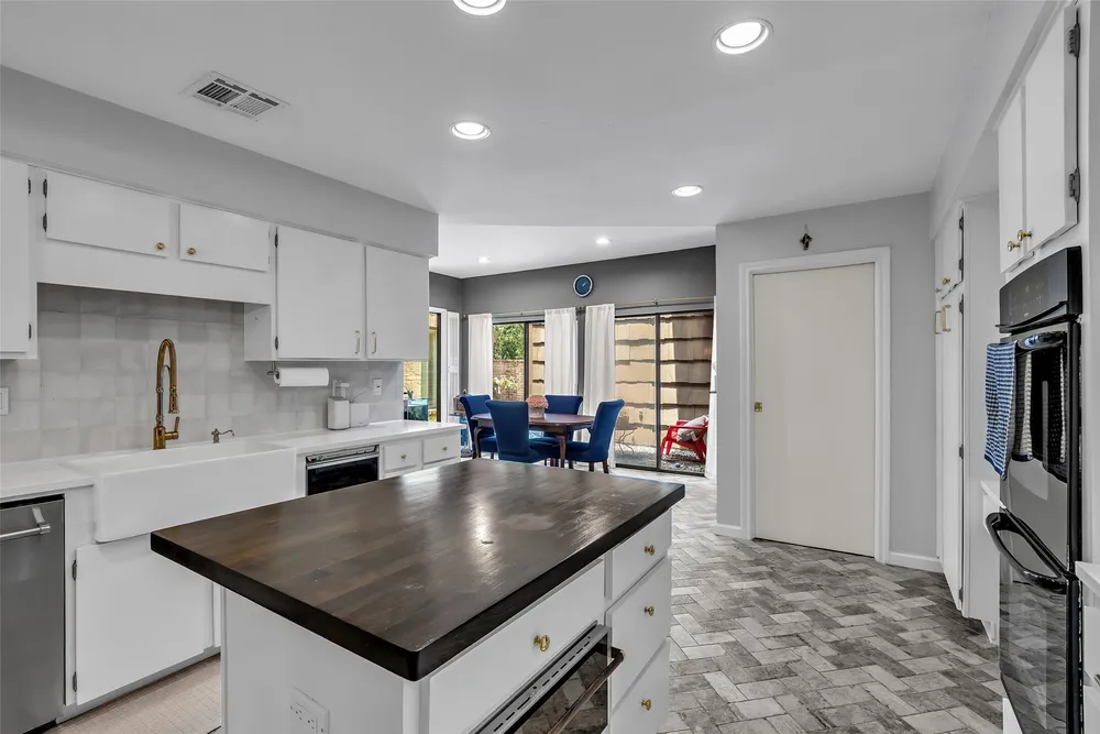 208 Sugarberry Circle, Houston, TX 77024