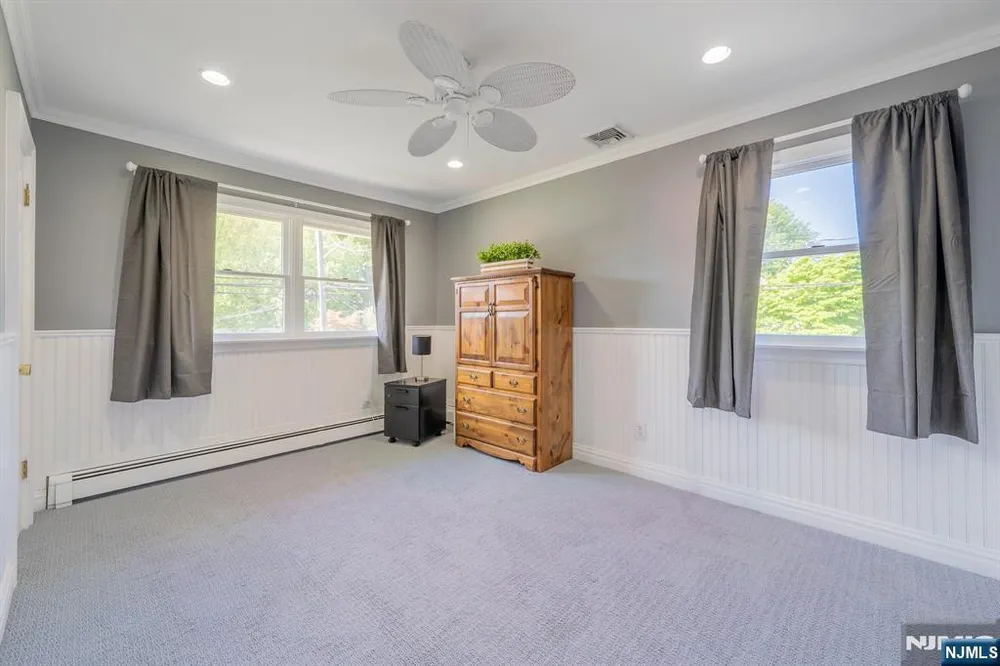 157 Harriot Ave, Harrington Park, NJ 07640