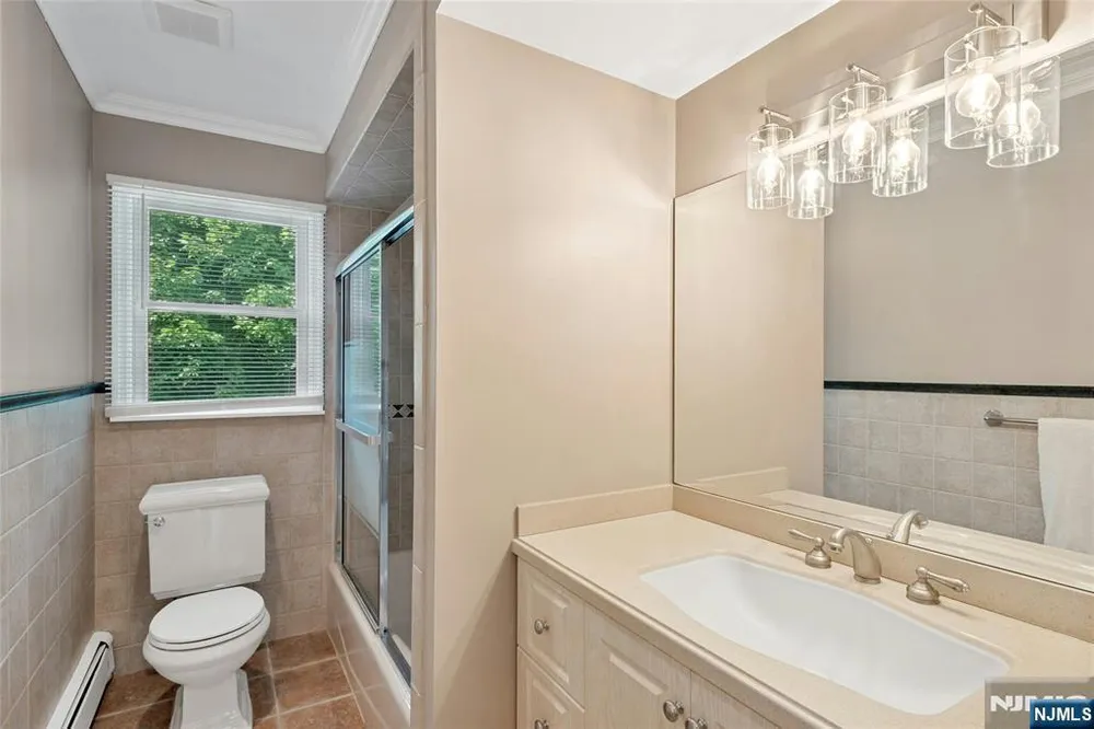 157 Harriot Ave, Harrington Park, NJ 07640